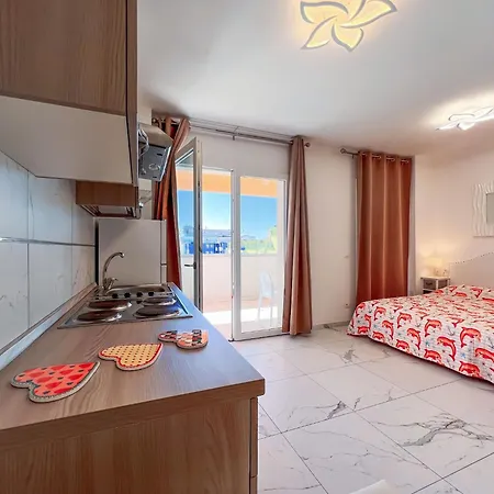 Modern In * Μπιμπιόνε