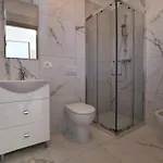 Διαμέρισμα Modern In *